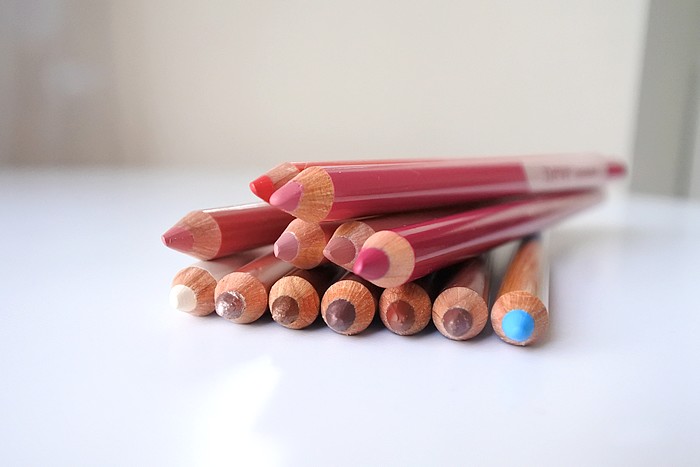 Les crayons Pastello de Neve Cosmetics tendance clémence blog beauté