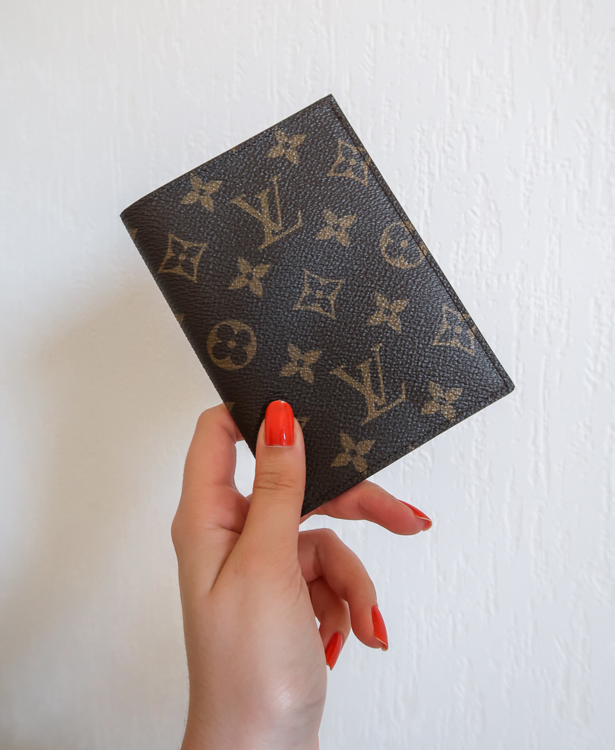 Couverture passeport Louis Vuitton petite maroquinerie de luxe