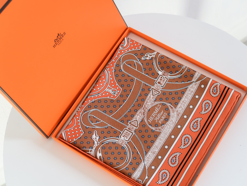 Zoom sur le Bandana 55 Eperon d'or Hermès • Tendance Clémence Blog