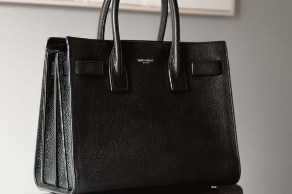 Ce que je regarde toujours avant d’acheter un sac : une grille de lecture concrète